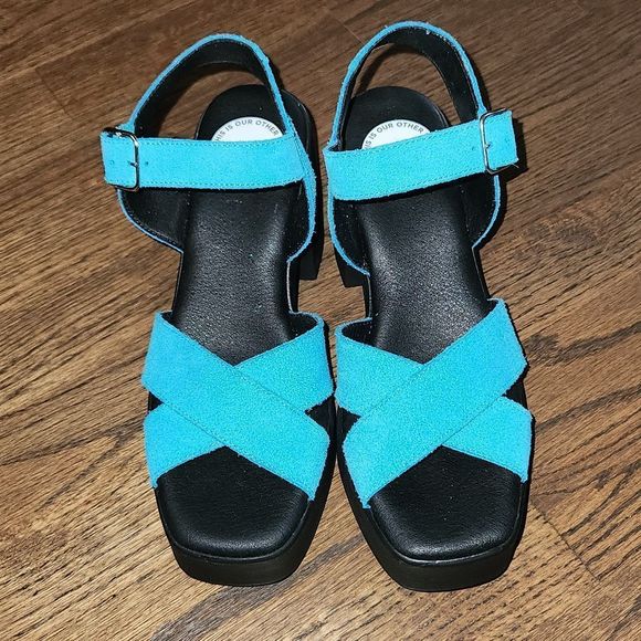 This is our other line size 36 block heel sandal - Picture 2 of 5